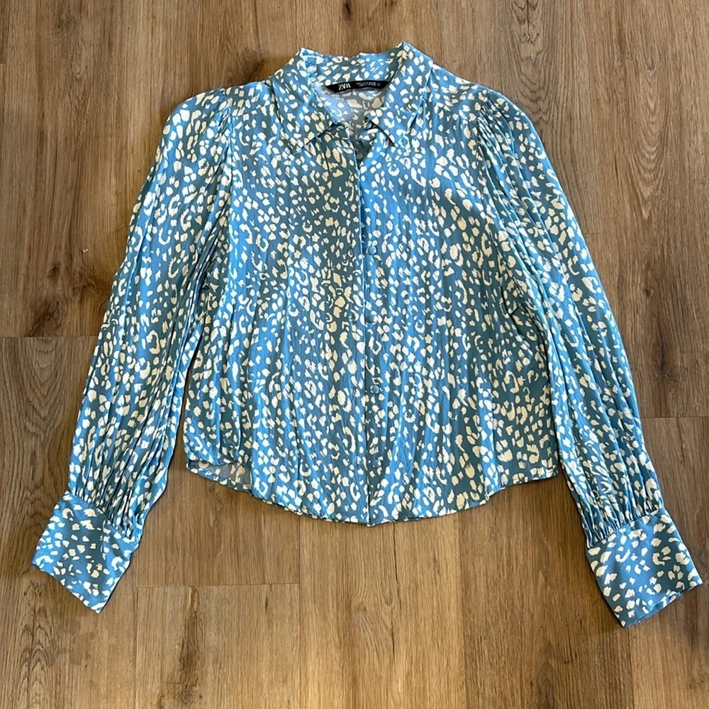 Zara blue and white rare Marilyn long sleeve button down collared blouse…